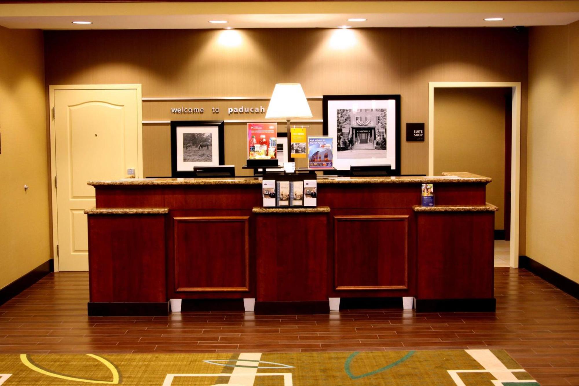 Hampton Inn & Suites Падака Экстерьер фото