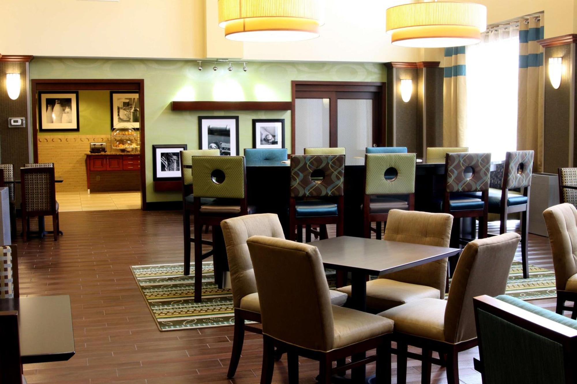 Hampton Inn & Suites Падака Экстерьер фото