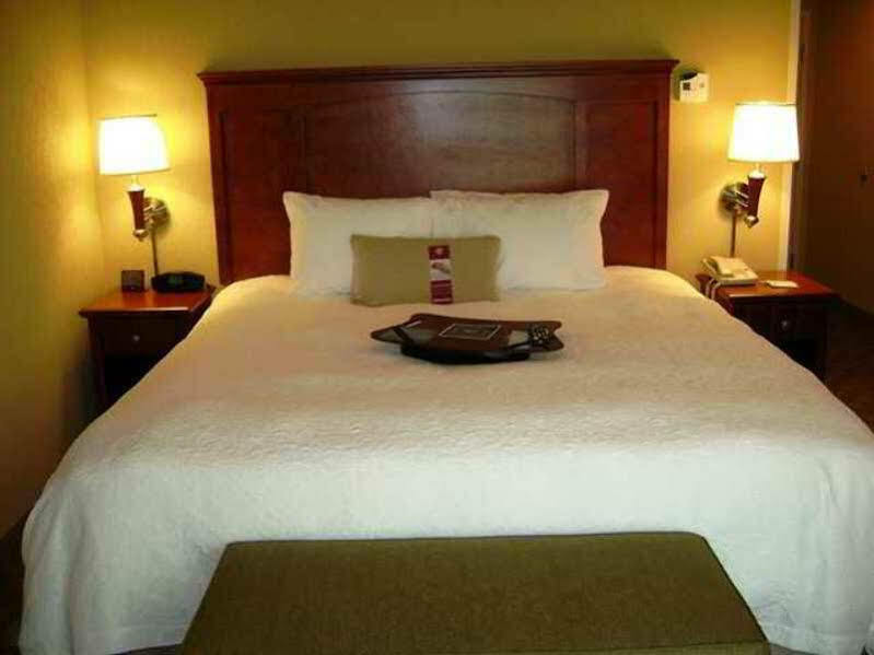 Hampton Inn & Suites Падака Экстерьер фото
